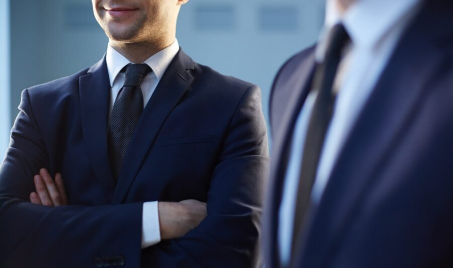 close-up-employee-with-crossed-arms-min close-up-employee-with-crossed-arms-min